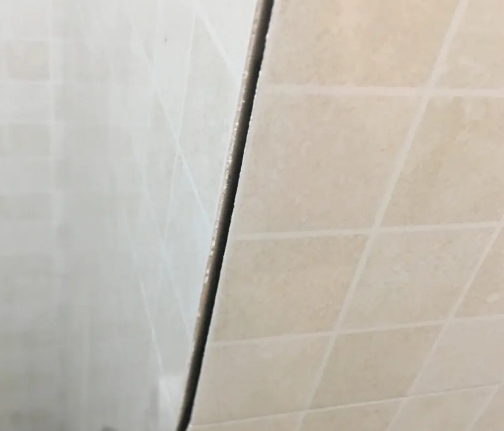 陕州瓷砖空鼓维修公司分享阳台瓷砖脱落的修复过程可以分为以下几个步骤