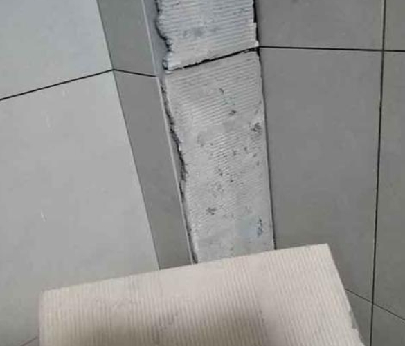陕州瓷砖空鼓维修公司分享下厨房瓷砖脱落的补救措施。